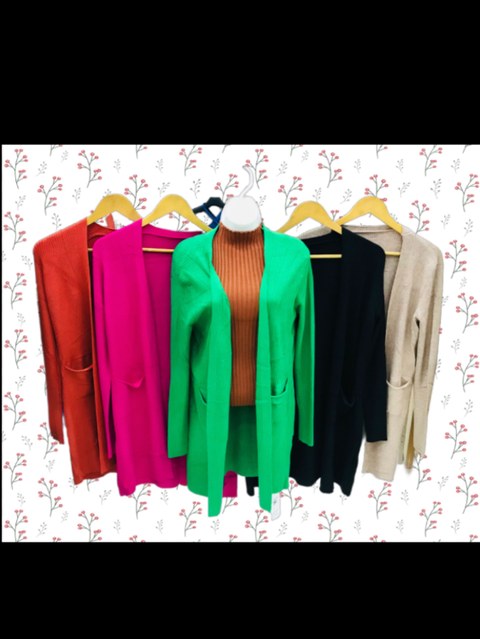 2025 Modelo inverno Cardiga de tricô TAM Único M136