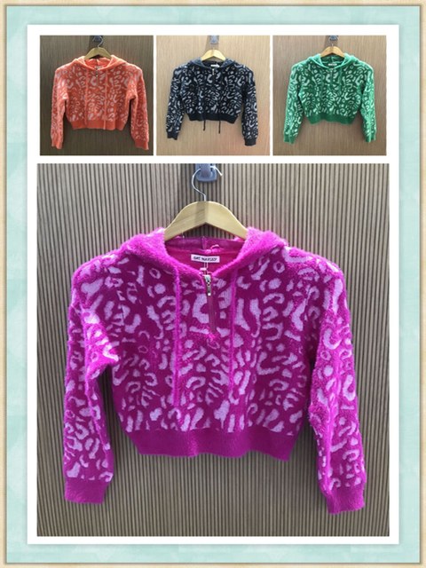 BLUSA DE PELINHO COM MANGA LONGA COM TOCA