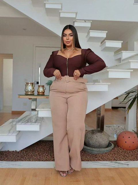 Calça Pantalona Alfaiataria com cinto Plus