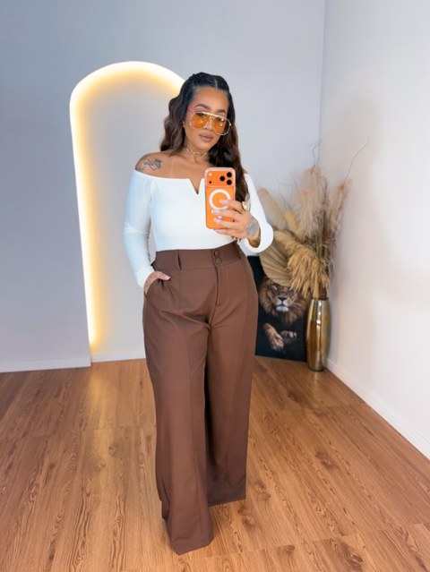 Calça pantalona dois botões Plus Size