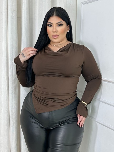 Blusa assimétrica Kelly Plus Size
