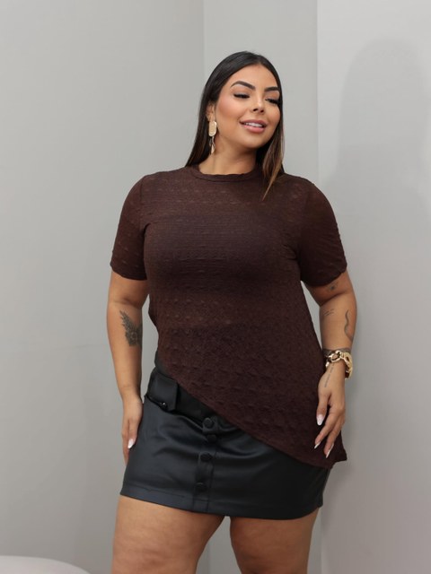 Blusa assimétrica manga curta Plus Size