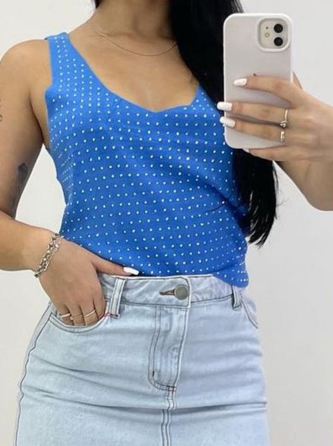 Blusinha aplicações em pedrarias B5011