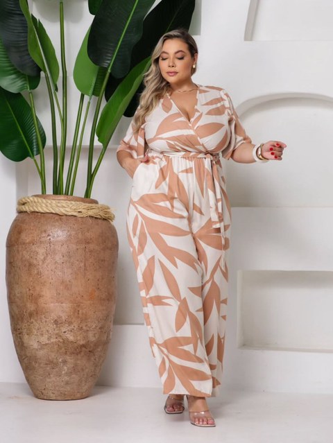 Macacão tais plus size luz