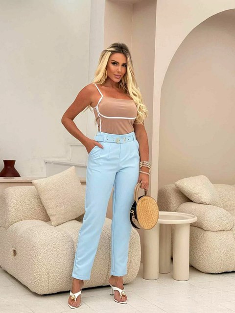 Calça alfaiataria  com cinto