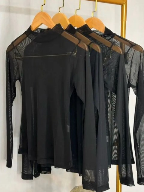 Blusa em tule