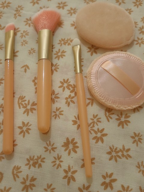 Kit  3 pincéis 2 esponjas maquiagem