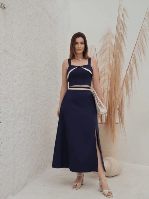 Conjunto Feminino Composto em Duas Peças Saia e Cropped