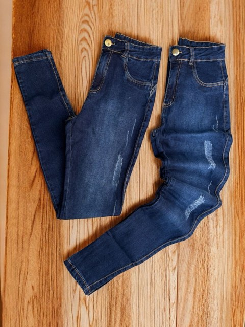 Calca jeans feminina escura com lycra