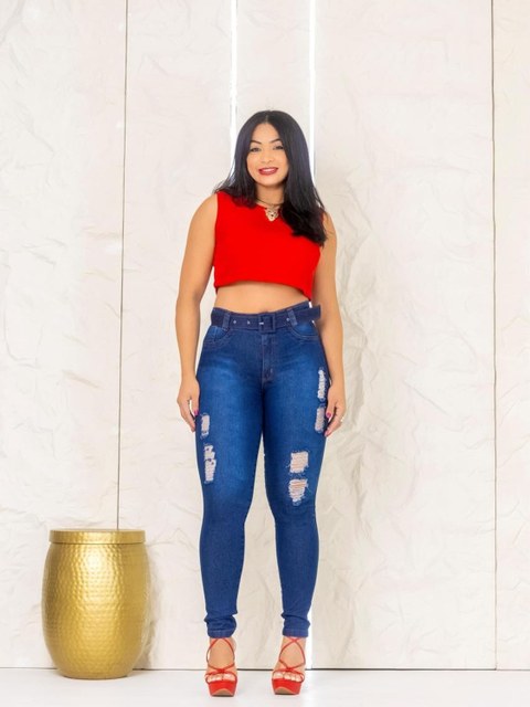 Calca feminina jeans com lycra com cinto