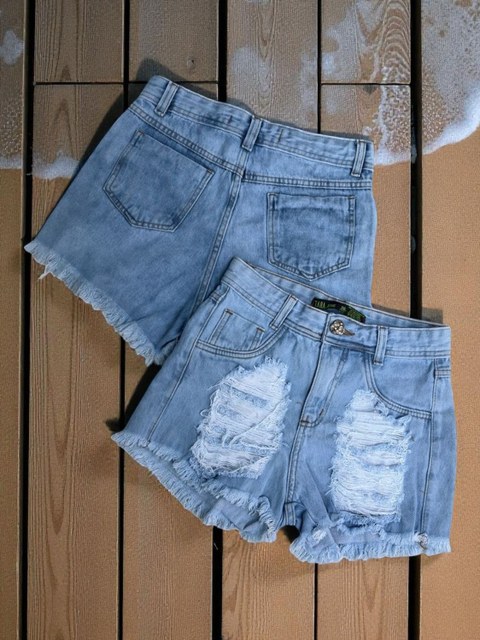 Short destroyed feminina clara