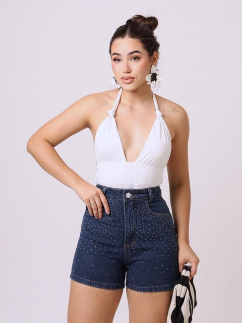 Shorts com aplicação strass bolso na frente sem Lycra