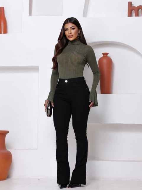 Calça flare preta Premium bolso na frente