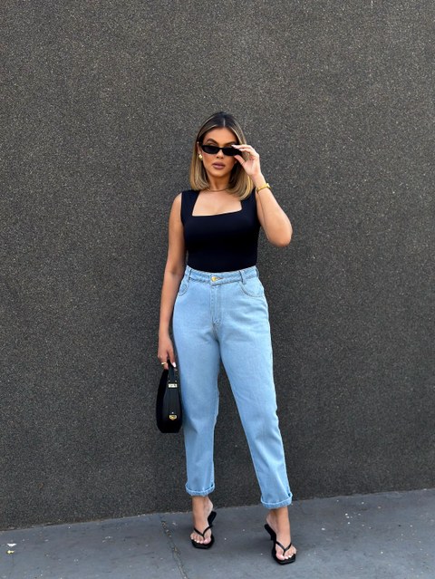 Calça jeans feminina mom clara