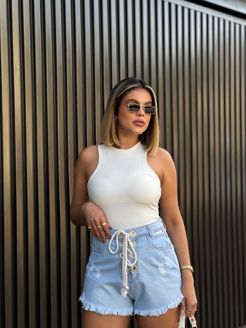 Short jeans feminino lavagem clara
