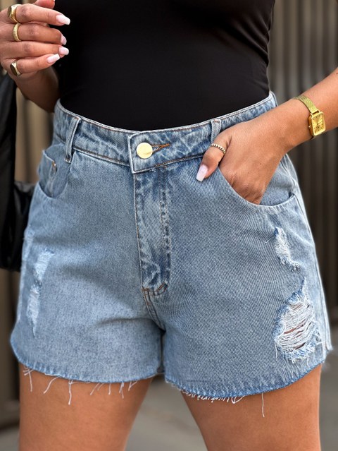 Short jeans feminino rasgado claro