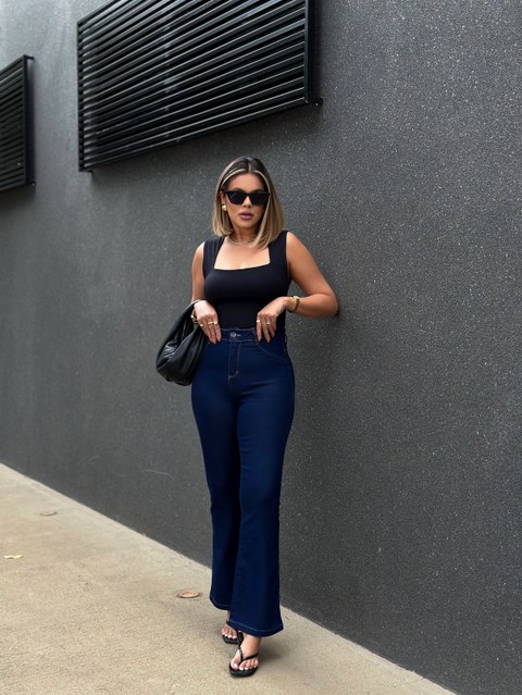 Calça jeans feminina wide leg azul escuro