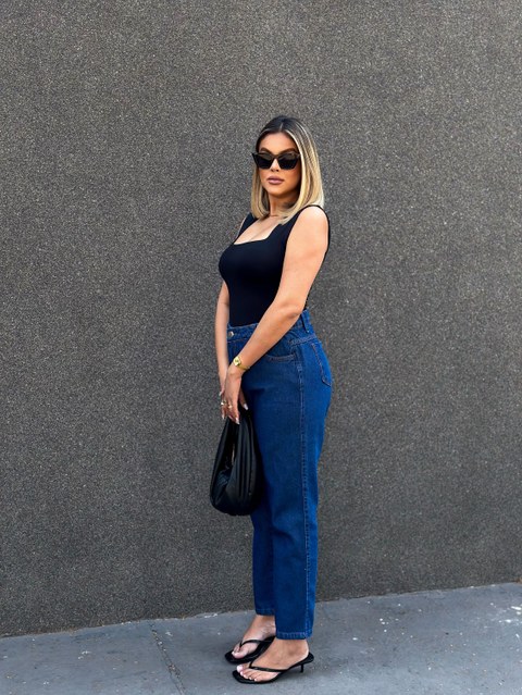 Calça jeans feminina mom azul escuro