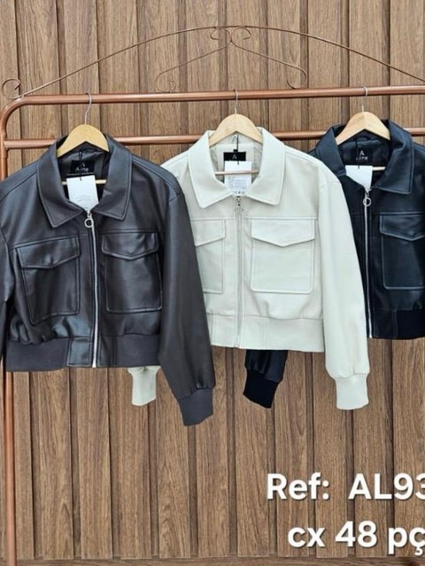 JAQUETA FEMININA EM COURO