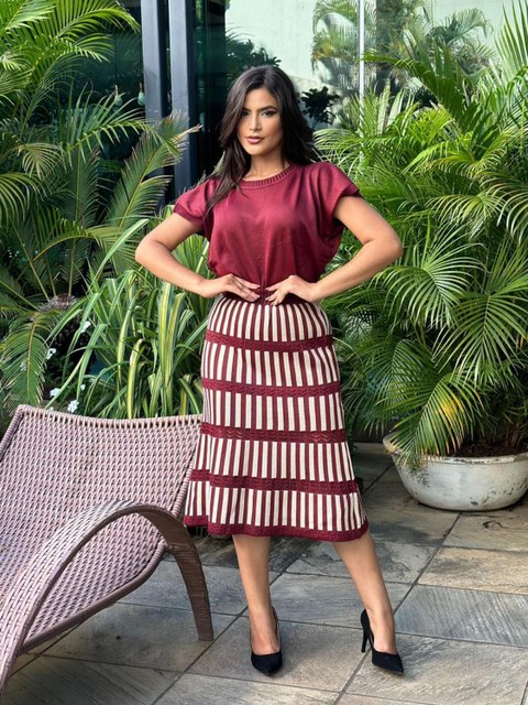 Conjunto de Trico Midi Saia Blusa Trico Raion