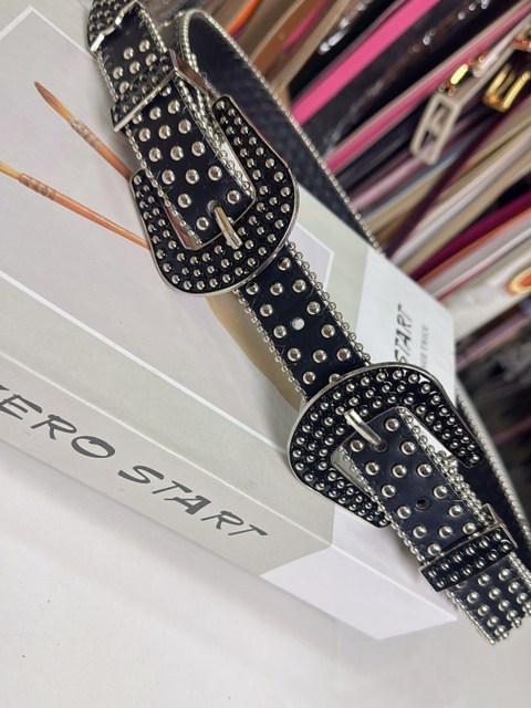 Cinto com dois fivela com rebite