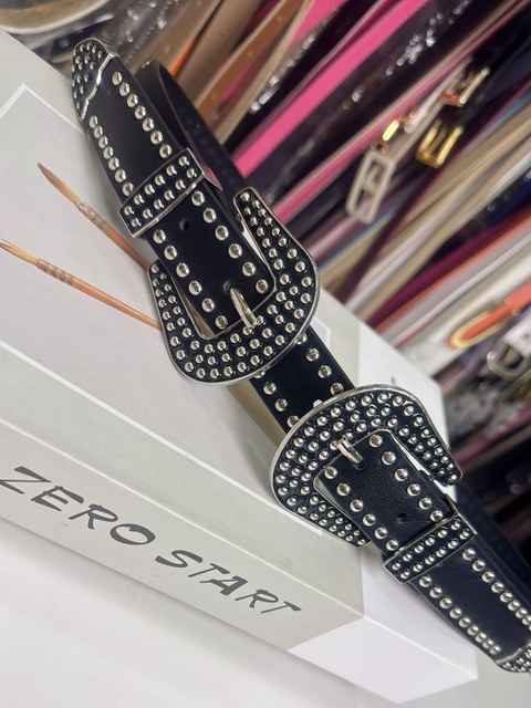 Cinto com dois fivela com rebite