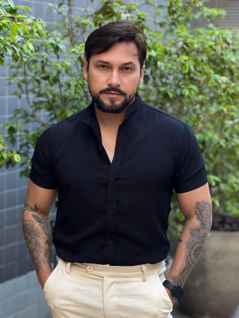 Camisa de Viscolinho Preta Gola Padre slim