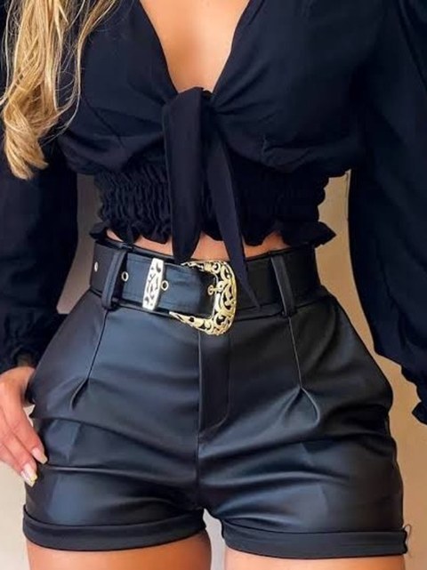 SHORTS COURO FAKE COM FIVELA