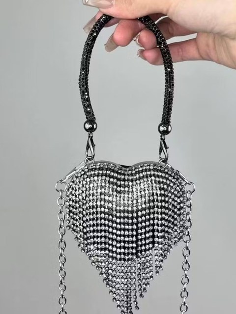 Mini bolsa coração com fecho magnético e corrente