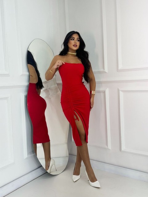 Vestido tomara que caia com fenda lateral