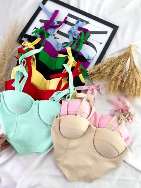 Clooped com corrente contornando boljo