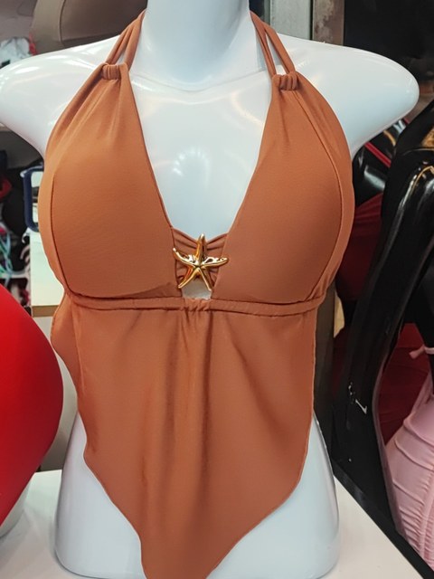 Cropped Bata com detalhes no decote