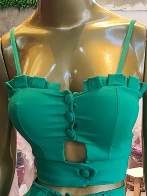 Crooped de alça com botão