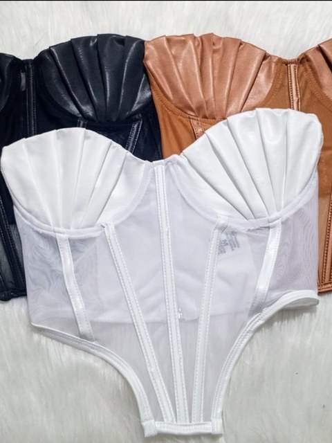 Corcelet de tule com bico