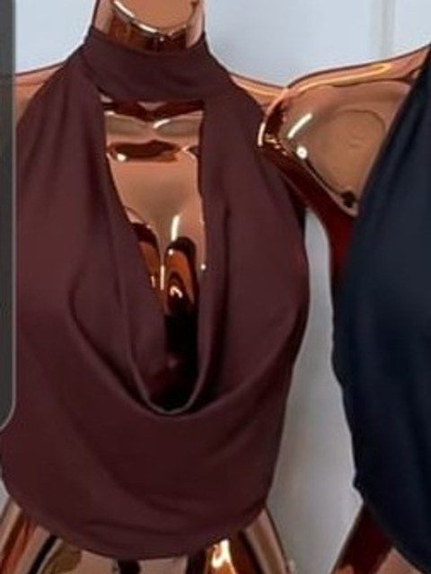 Crooped frente única aberto busto