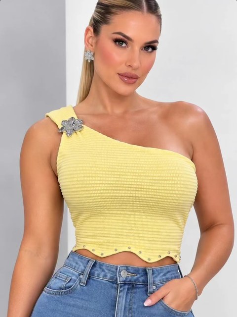 Crooped de uma manga só e ondinha na barriga