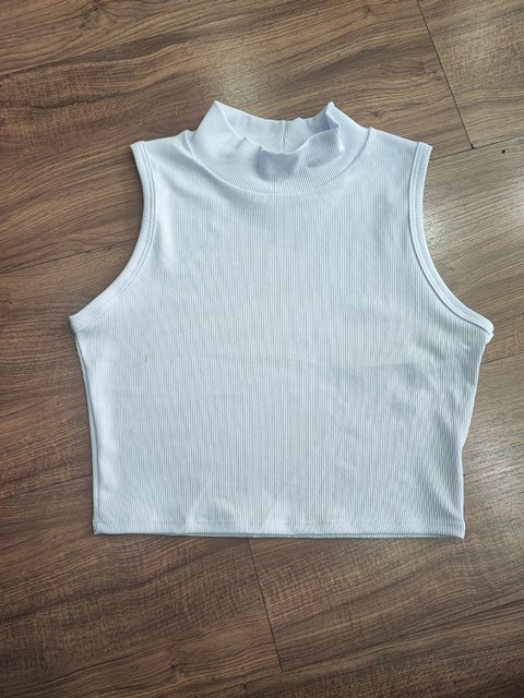 Cropped cavado gola alta