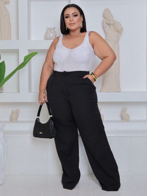 Calça alfaiataria pantalona plus size com forro e bolsos