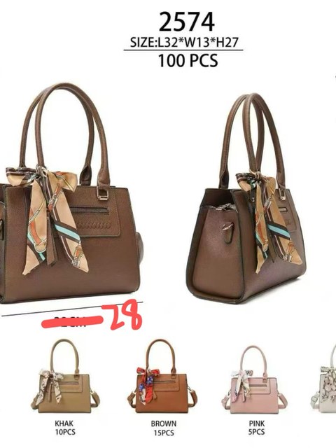 Bolsa média tem divisória por dentro e com lenço F2574