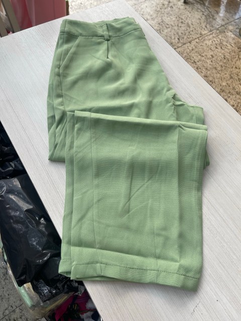 Calça pantacurt alfaiataria feminina Promoção