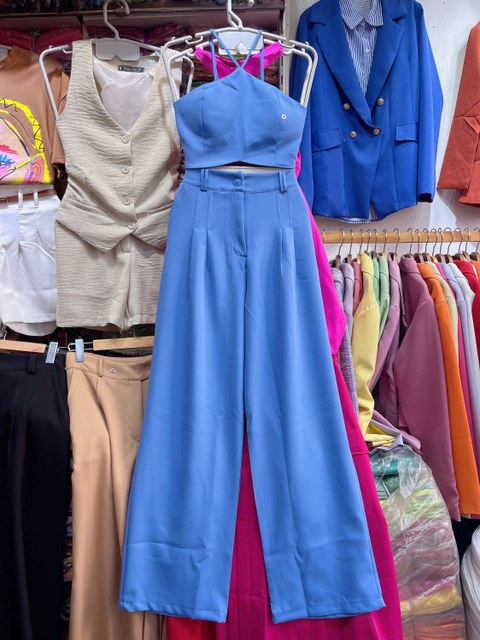 Conjunto cropped e calça pantalona alfaiataria feminina