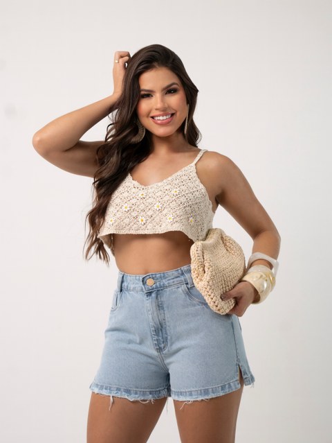 Short jeans feminino com abertura