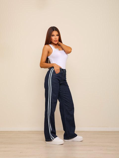 Calça wide leg jeans feminina com linha branca dos lados
