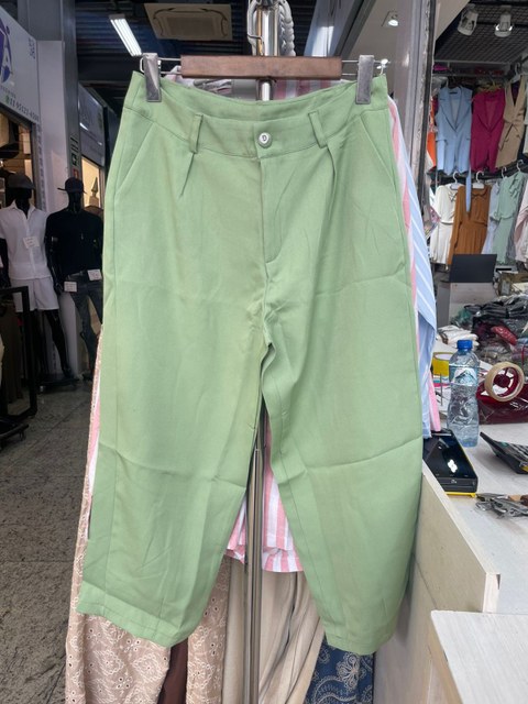 Calça pantacourt alfaiataria feminina promoção