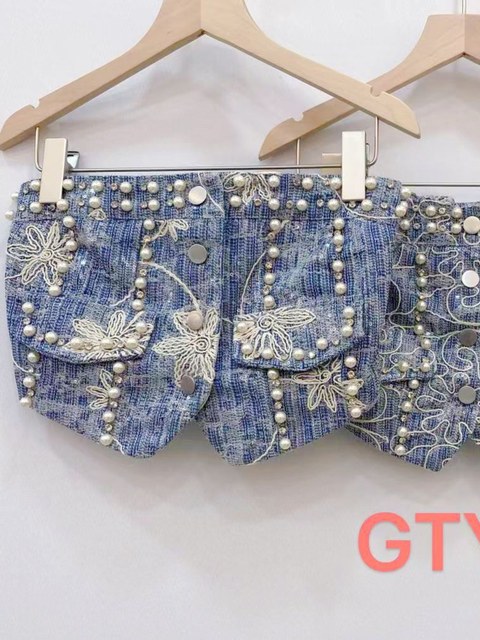 Cropped jeans detalhes perolado com brilho