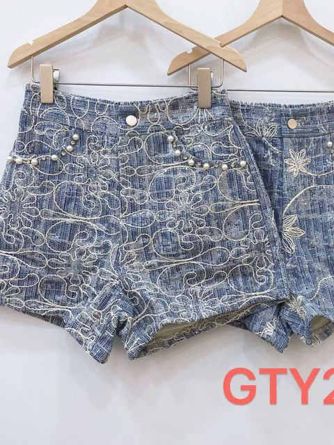 Shorts jeans importado detalhes perolado com brilho