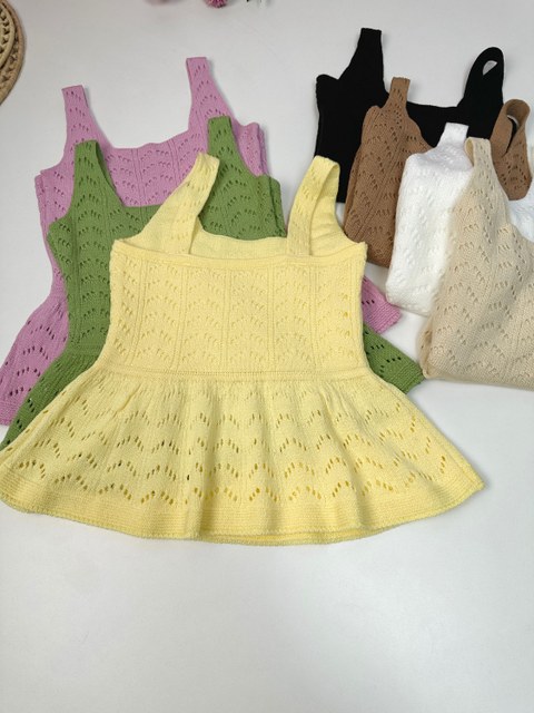 Blusa Feminina de Tricô com Alças Largas