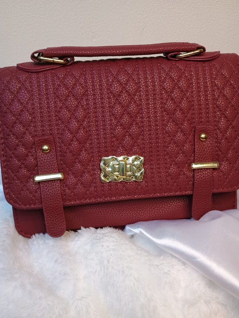 Bolsa transversal com chaveiros