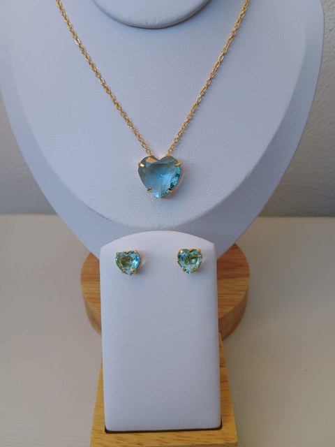 Conjunto dourado com coração azul