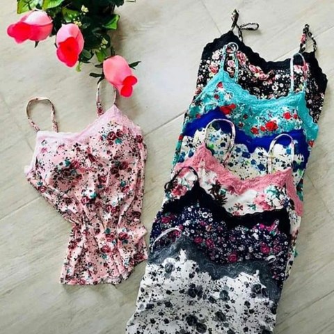 Blusinha estampada com bojo alça fina